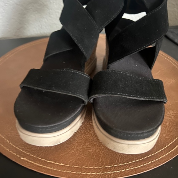 UGG Ileana Black Tan Wedge Shoes Modern Casual - Picture 6 of 9